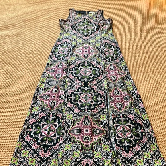 London Times size 4 maxi dress in fabulous fun pink back green and white print. - Picture 11 of 16